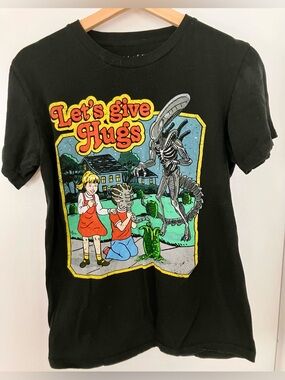 Let's Give Hugs Black Aliens Graphic Short Sleeve Tee